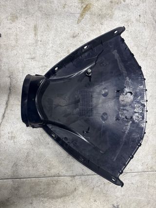 Tapa bajo cúpula Suzuki Burgman 400 2009