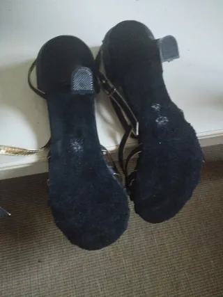 Zapatos de baile negros y dorados