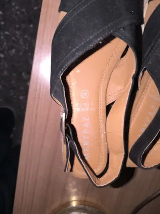 Sandalias cuña negras cruzadas esparto