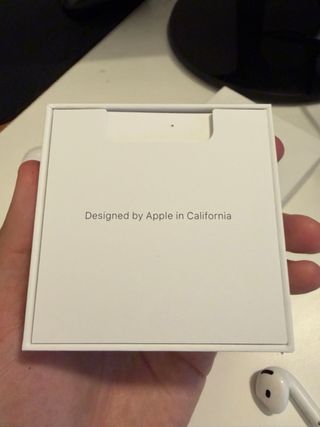 Airpods 4 (2024) Caja de Carga + Casco Derecho