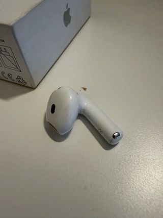 Airpods 4 (2024) Caja de Carga + Casco Derecho