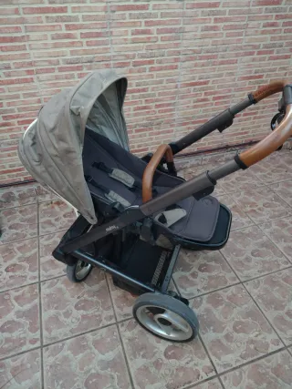 Carro de bebé con capazo y sombrilla