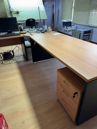 Mesa de oficina modular con ampliación