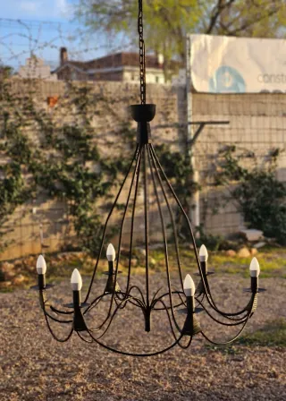 Lámpara rústica de metal negra