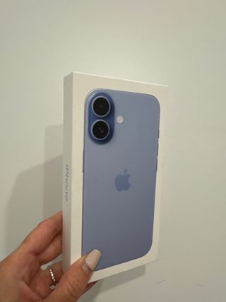 Caja iPhone 16 azul