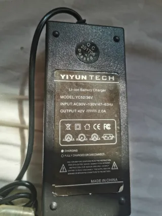 Cargador de patinete 42w