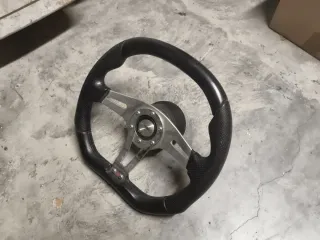 Volante Momo Negro/Plata