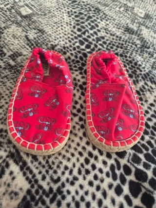 Alpargatas niño rojas estampadas