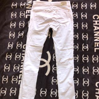 Pantalones Blancos con Diseño Vintage