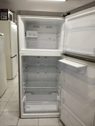 NEVERA Marca BRANDT con dispensador de agua 170+73