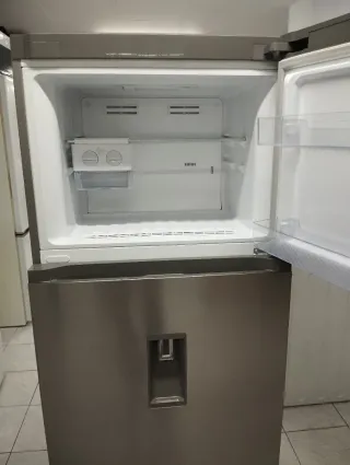 NEVERA Marca BRANDT con dispensador de agua 170+73