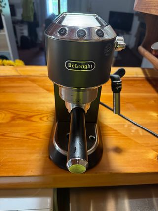 Cafetera Delonghi Semiautomática Negra