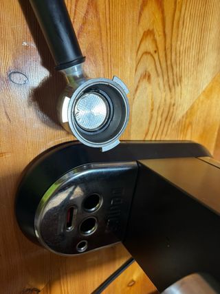 Cafetera Delonghi Semiautomática Negra