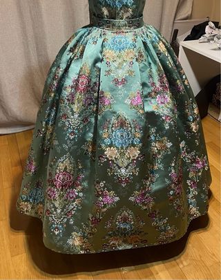 Se Confeccionan Faldas de Fallera