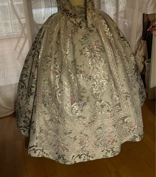 Se Confeccionan Faldas de Fallera