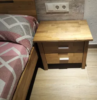 Cama  1,35 ctms. y mesitas de noche .SIN COLCHÓN