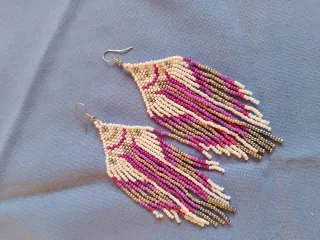 Pendientes hippies flecos rosas y morados