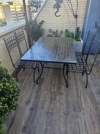 Mesa Mosaico Marroquí Negra y 4 sillas de forja