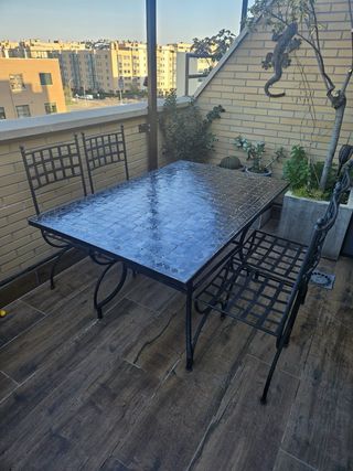 Mesa Mosaico Marroquí Negra y 4 sillas de forja