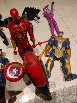 LOTE DE Muñecos Articulados Superhéroes y Star War