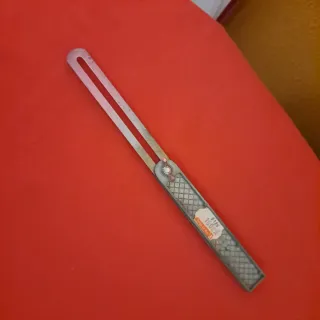 Escuadra de carpintería ajustable