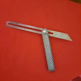 Escuadra de carpintería ajustable
