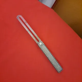 Escuadra de carpintería ajustable