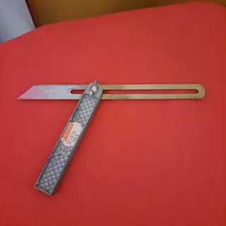 Escuadra de carpintería ajustable