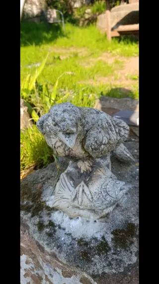 Figura de águila de piedra para jardín