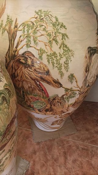 Tinaja de cerámica decorada a mano