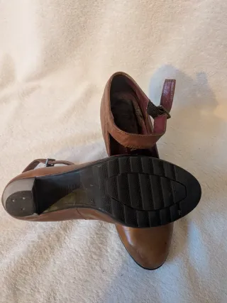 Zapatos Hispanitas Marrones Tacón Correa