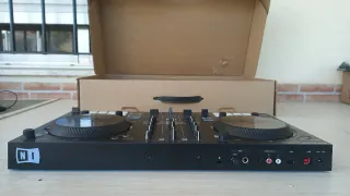 Controlador DJ Traktor Kontrol S2
