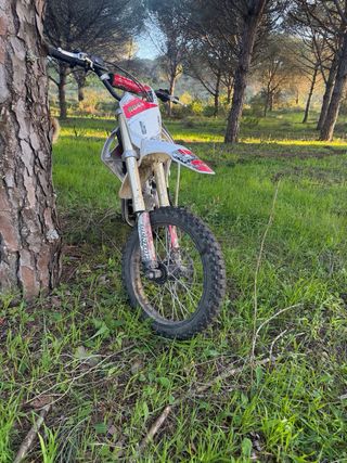 Moto ROAN Motocross Roja y Blanca
