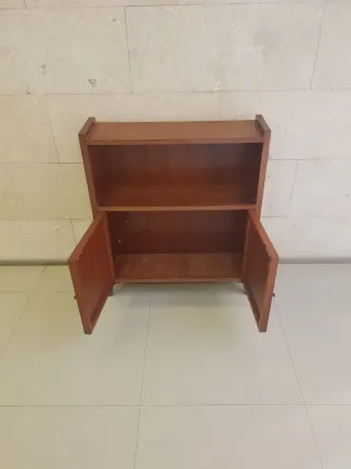 Mueble bajo de madera