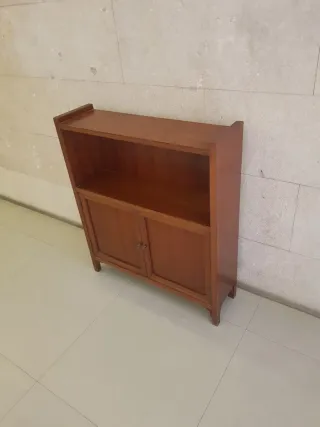 Mueble bajo de madera