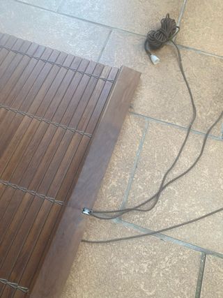 Persiana enrollable de madera barnizada