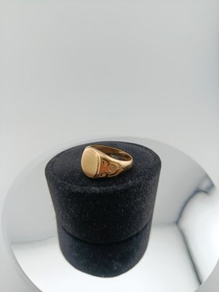 Anillo de oro macizo con diseño