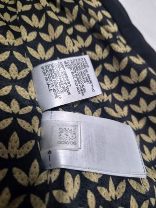 Chaqueta Adidas  Trebol Negra y Dorada