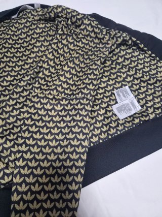 Chaqueta Adidas  Trebol Negra y Dorada