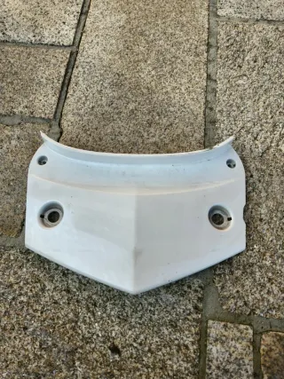 Tapa Central Kymco Super Dink Blanca.