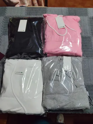 Abbigliamento sportivo Lacoste