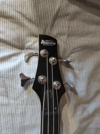 Bajo Ibanez SoundGear