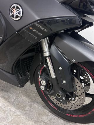 Yamaha Tmax 530 2016 Negra y Roja