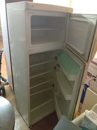 Nevera blanca con congelador