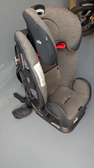 Silla de coche Joie gris