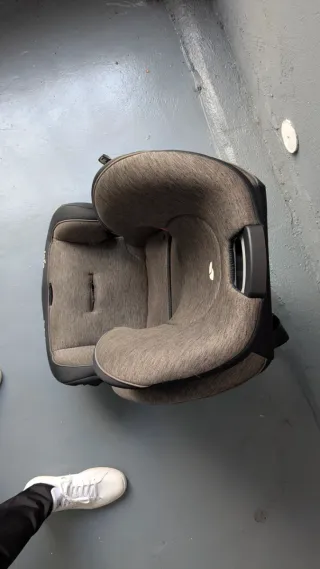 Silla de coche Joie gris