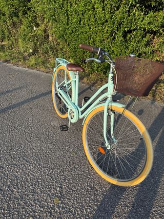Bicicleta de paseo color menta