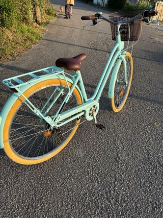 Bicicleta de paseo color menta