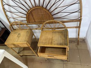 Cabecero y 2 mesitas de mimbre