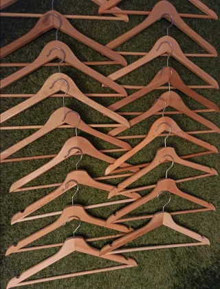 Pack 25 perchas Madera